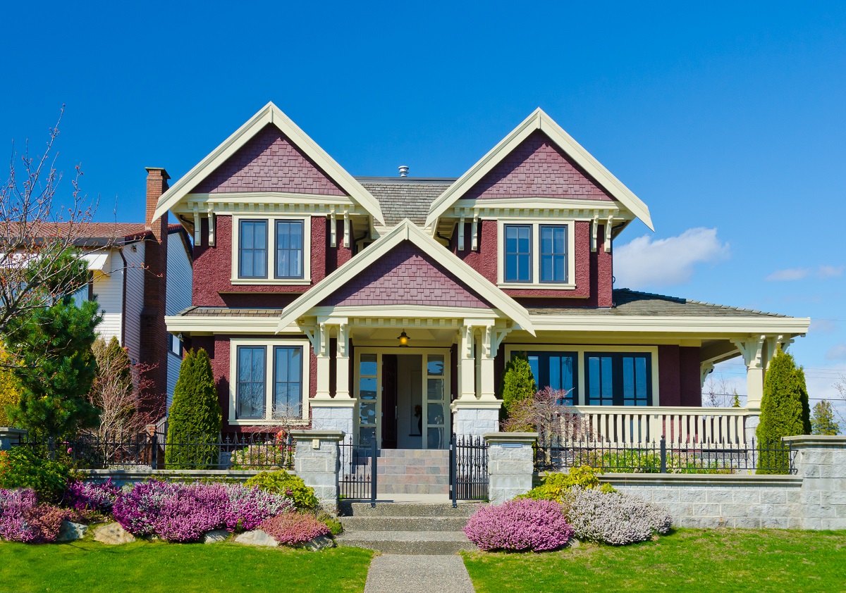 2-shutterstock_385104907- Big custom made luxury house with nicely trimmed and landscaped front yard in the suburbs of Vancouver, Canada.